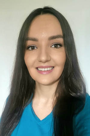 Dr. Karolina Pedzik - Aesthetic Cosmetic Dentist